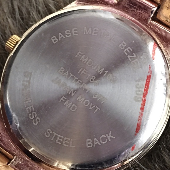 Ladies gold tone steel quilted rhinestone watch - Picture 8 of 8